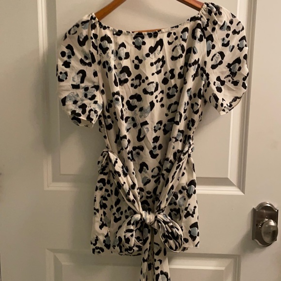 Nanette Lepore leopard print silk wrap top - Picture 6 of 11